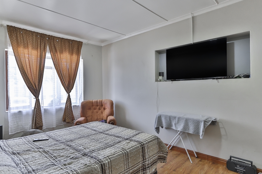 2 Bedroom Property for Sale in Gustrouw Western Cape